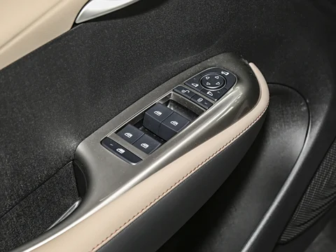  Compact electric vehicle 2025